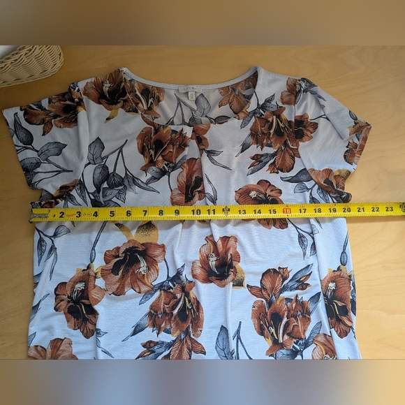 Laura plus Size Women Shirt Short Sleeve Leaves Pattern Size XXL - Picture 6 of 7